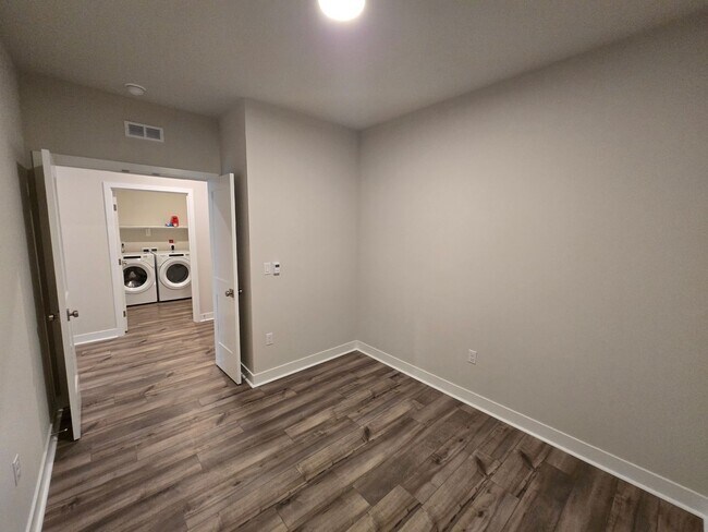 Building Photo - One Bedroom with Office