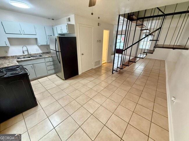 Building Photo - 3815 Parklane Dr