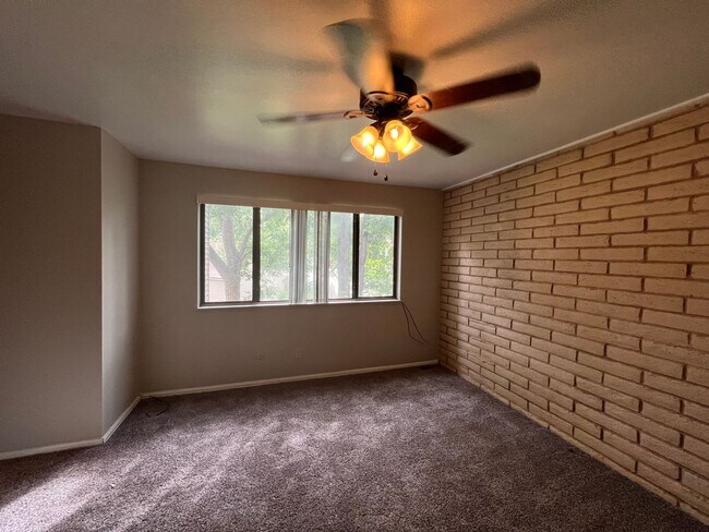 Building Photo - 3 Bedroom Condo in Cinnimon Courtyards