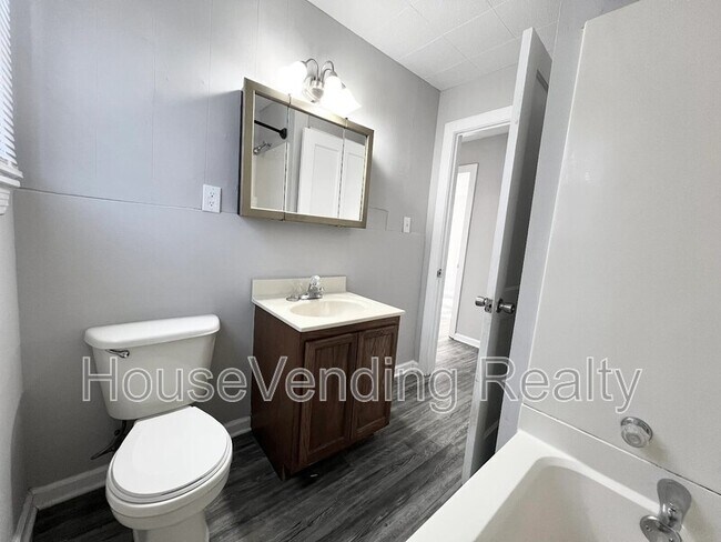 Building Photo - 1755 Dalton St