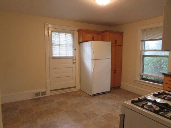 Building Photo - 1628 Winnebago St