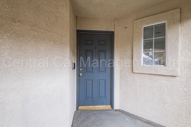 Building Photo - 3 Bedroom/2 Bath Home in San Lauren - $2150 per month!
