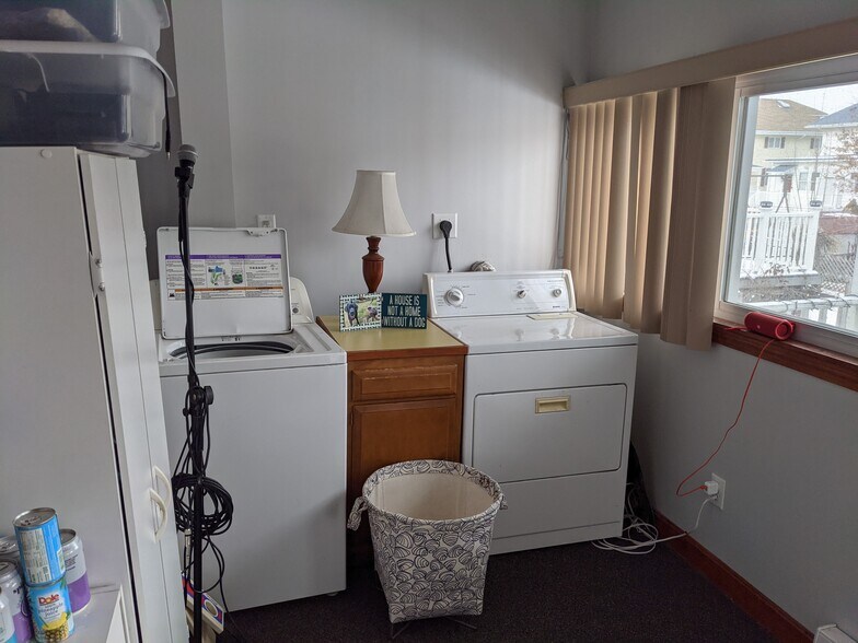 Building Photo - 113 3rd St