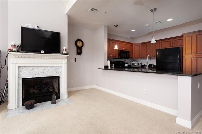 Building Photo - 4 Daskams Ln