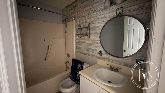 Building Photo - 258 Garden Cir