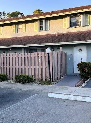 Building Photo - 130 Cypress Way W