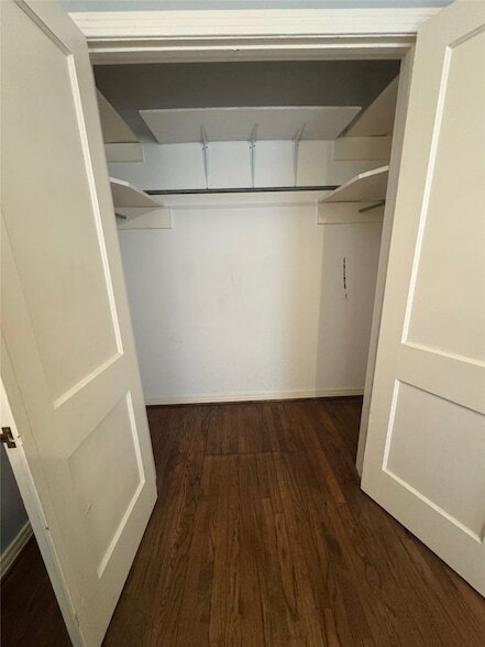 Building Photo - 8642 Daytonia Ave