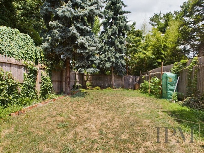 Building Photo - Coming Soon- Charming 2 Bedroom Home with ...