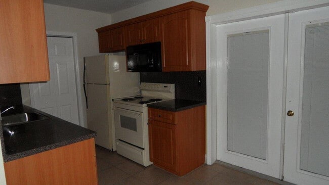 Building Photo - 700 N 70th Ave