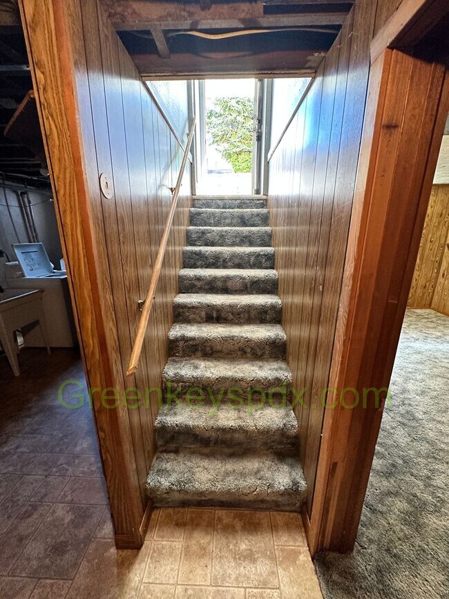 Building Photo - Gorgeous Pet-Friendly 3 Bedroom 1 Bath House