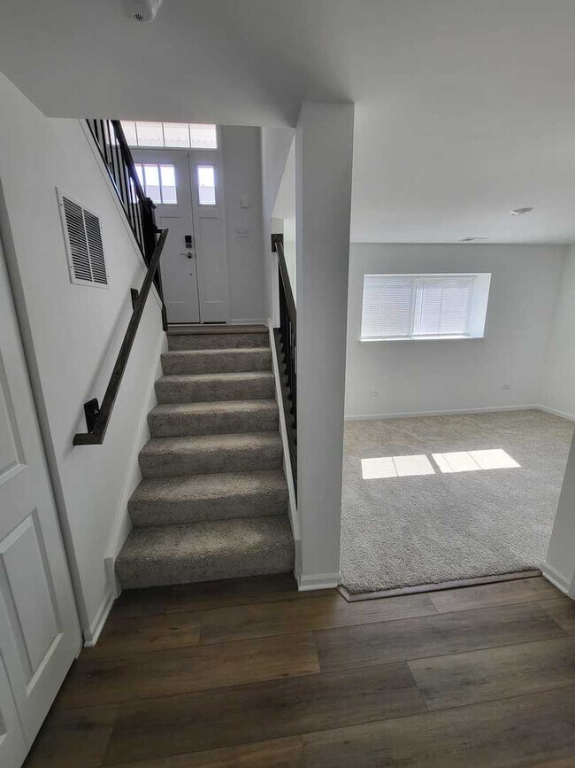 Building Photo - 588 Wolverine Dr