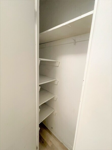 Building Photo - 5712 Phillips Ave