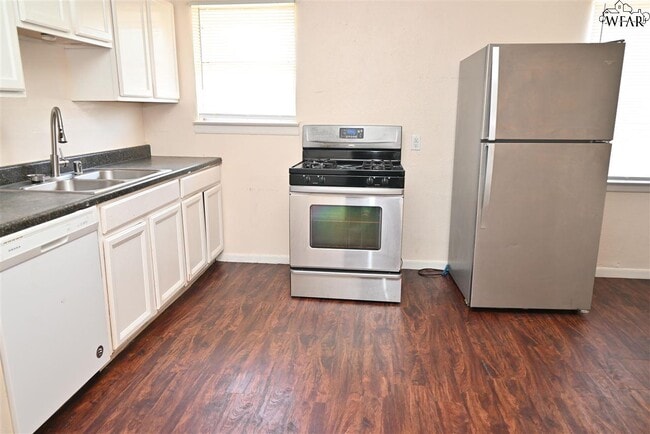 Building Photo - 1421 Harris Ln