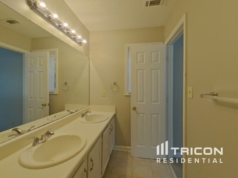 Building Photo - 6300 Holborne Ln