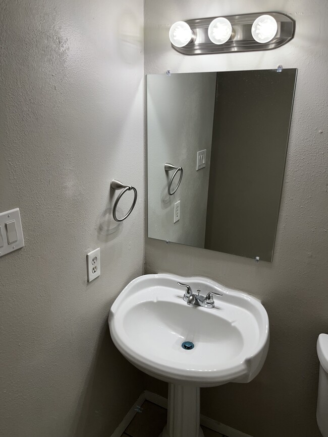 Building Photo - 8836 Hidden Hill Dr