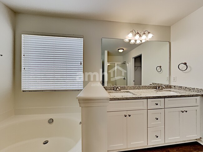 Building Photo - 1441 Bridgecross Pky