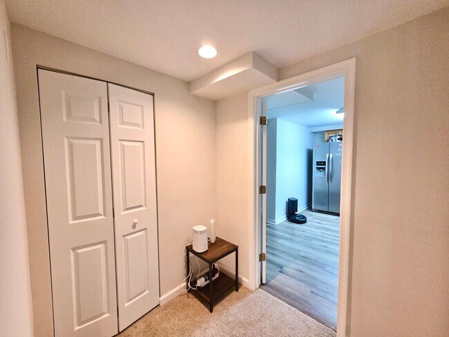 Building Photo - Lovely 4 BR/2 BA Single-Family Home in Sil...