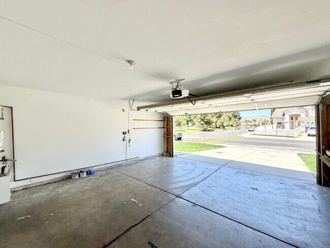 Building Photo - 27071 School Park Dr