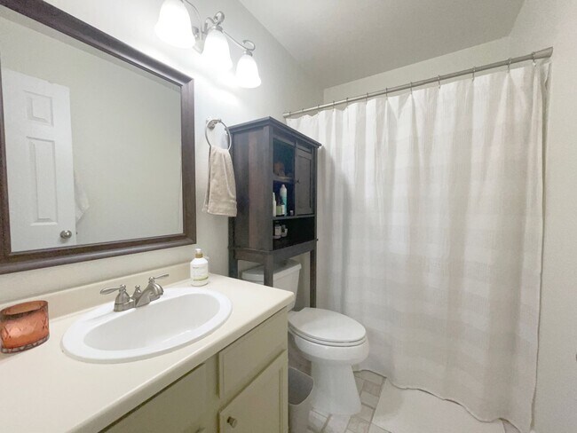 Building Photo - 2 bedroom master suites,2 bathrooms! 1 car...