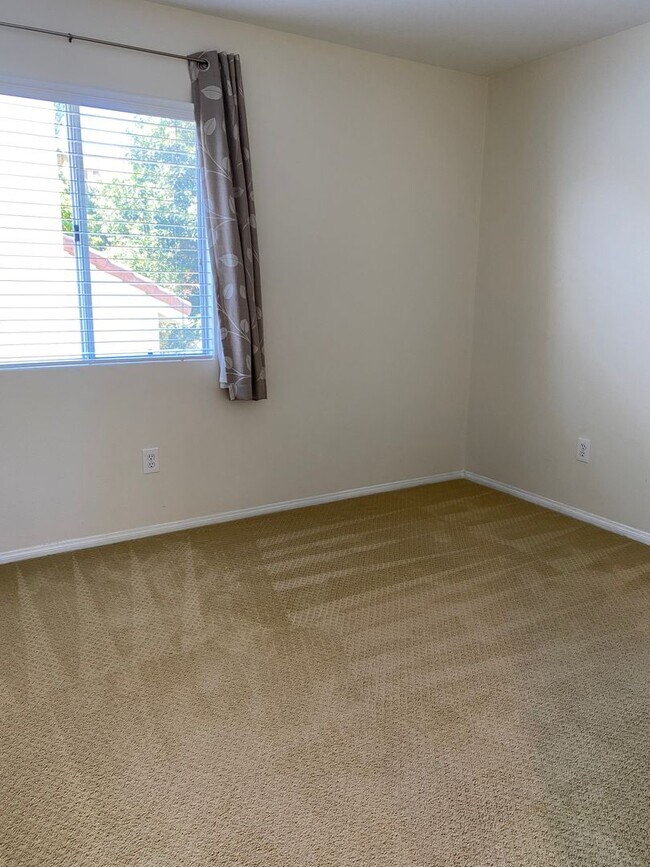 Building Photo - Gorgeous Single Family House - Available June 2026!