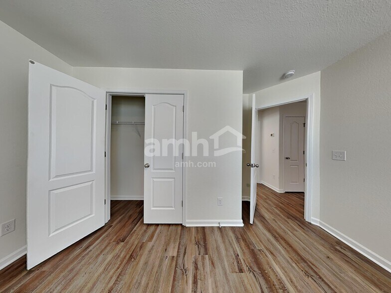 Building Photo - 2061 Southlea Dr