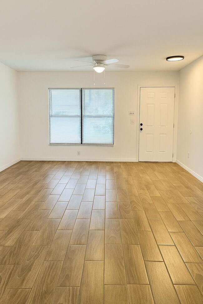 Building Photo - 481 SW Voltair Terrace