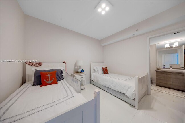 Building Photo - 400 Sunny Isles Blvd