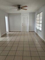 Building Photo - 627 SW 21st Ave