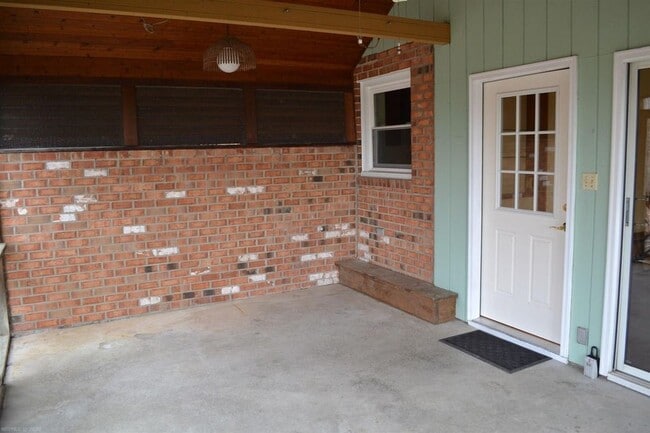 Building Photo - 1812 Gardenspring Dr