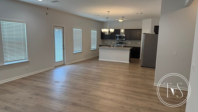 Building Photo - SUMMER MOVE-IN SPECIAL: $1000 OFF 1ST MONT...
