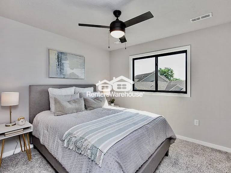 Building Photo - 3622 NE Kara Ln