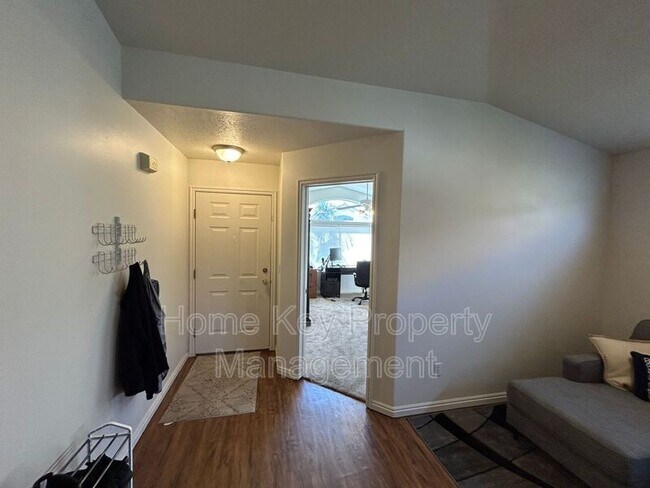 Building Photo - 2056 E Middleton Dr