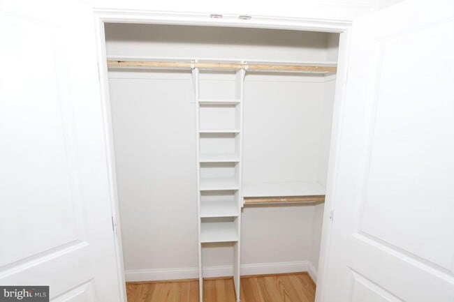 Building Photo - 1901 Lincoln Rd NE