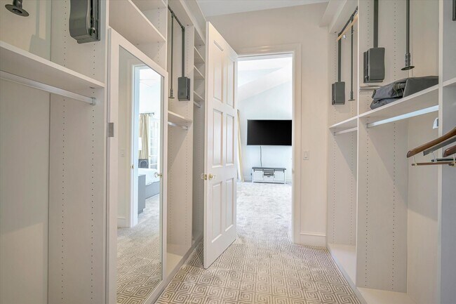 Building Photo - Welcome to Your Luxurious Napa Valley Retr...