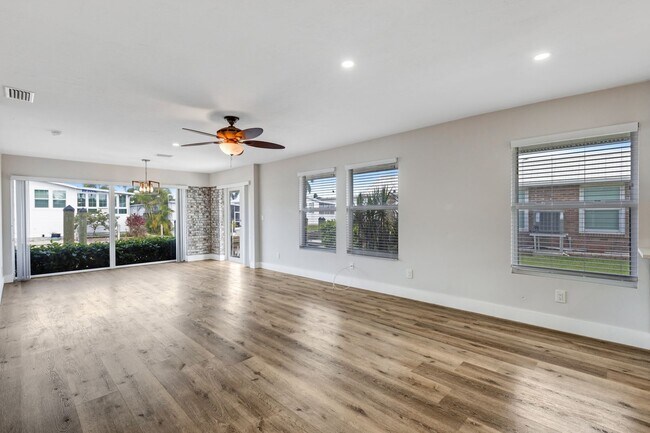 Building Photo - ** NEAR DOWNTOWN ** 2 BED / 2 BATH CONDO -...