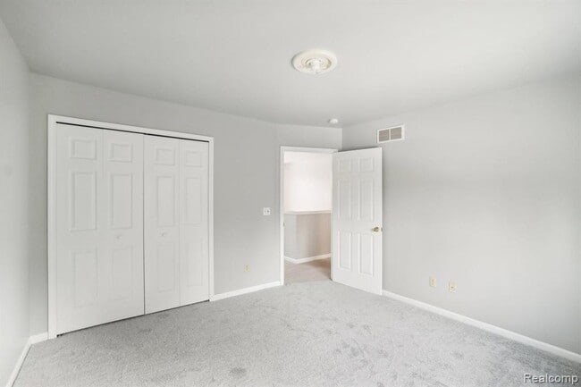 Building Photo - 2609 Huntington Dr