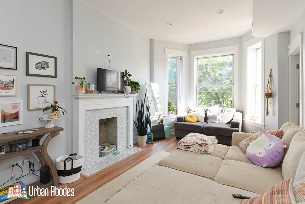 Building Photo - 870 W Buckingham Pl