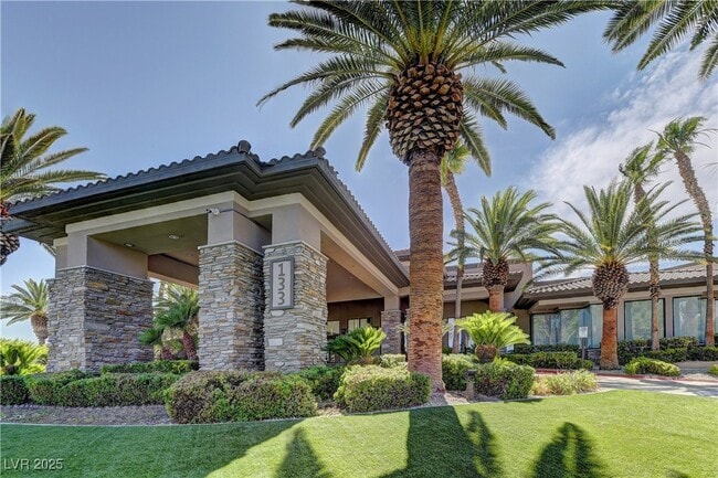 Building Photo - 236 Fairway Woods Dr