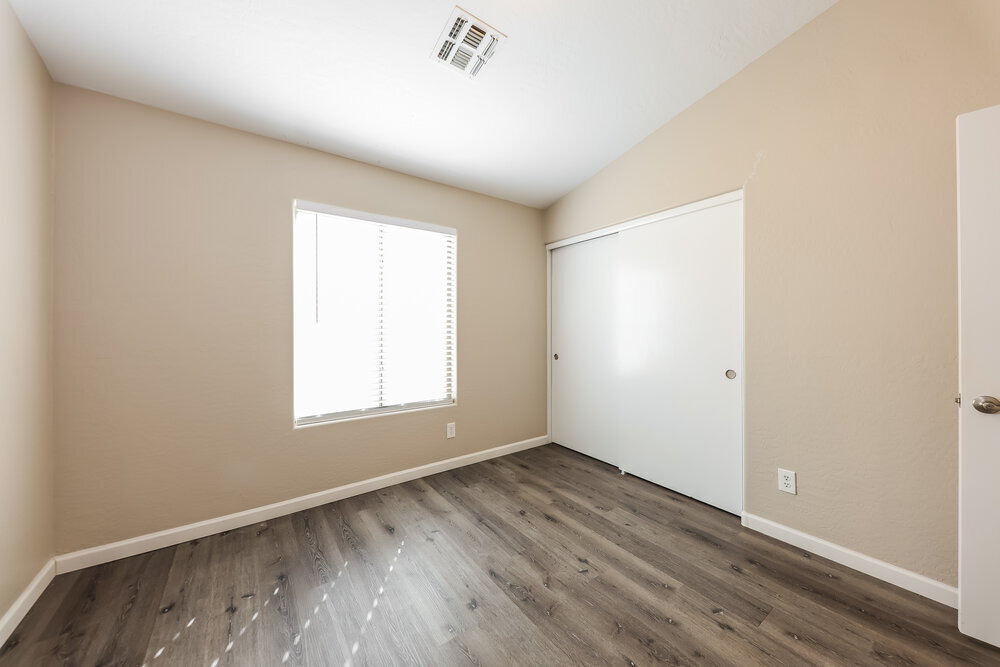 Building Photo - 8748 W Salter Dr