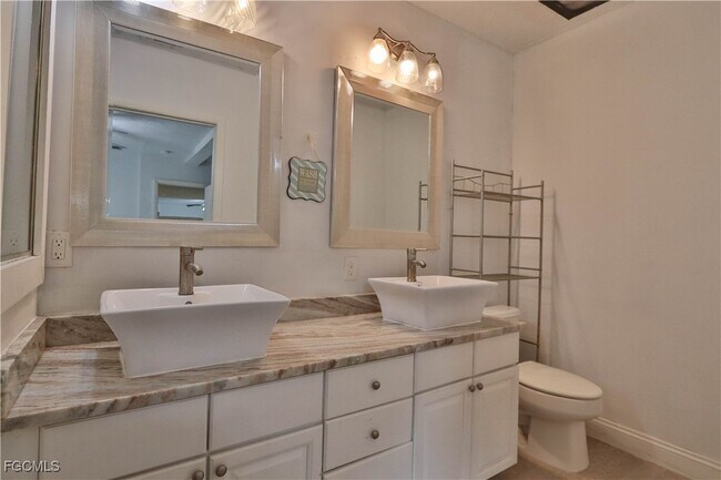 Building Photo - 305 Bougainvillea Rd W