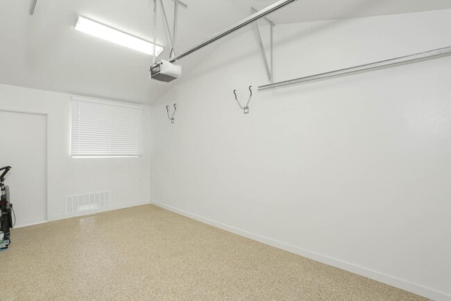 Building Photo - 763 Snapdragon St