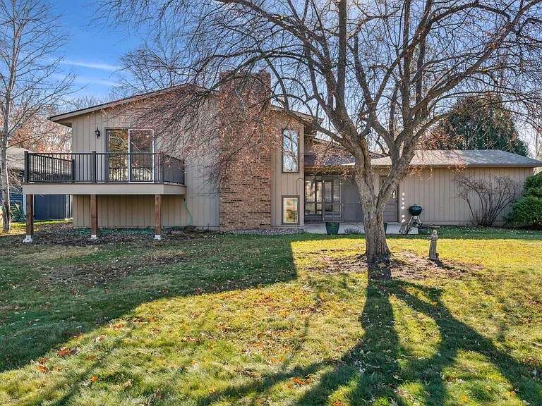 Building Photo - 1803 Chestnut Dr