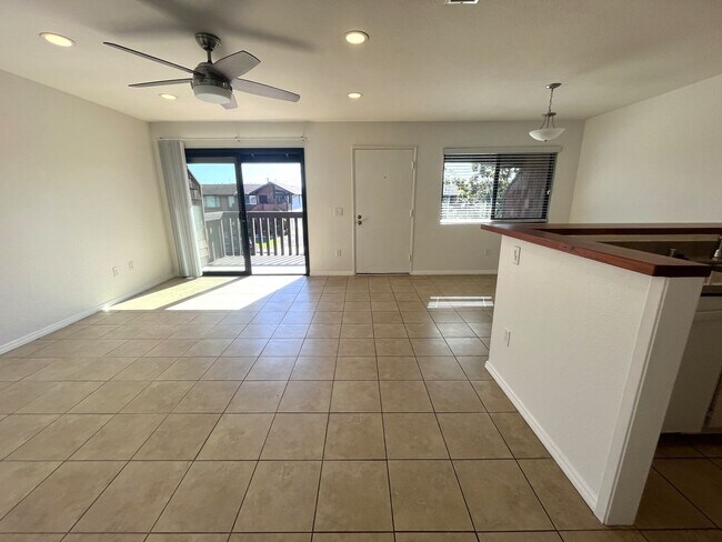 Building Photo - 2556 Ocean Cove Dr