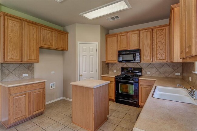 Building Photo - 10816 Pall Mall Dr
