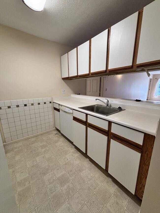 Building Photo - 1101 University Commons Dr