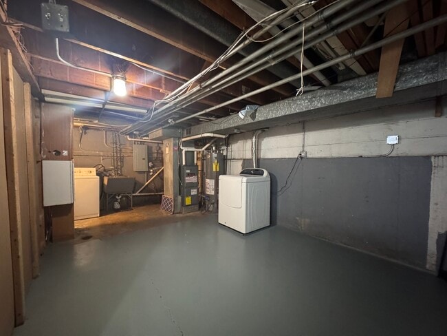 Building Photo - 503 James Ct