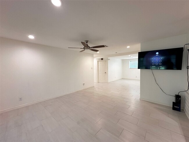 Building Photo - 9626 Highmeadow Dr