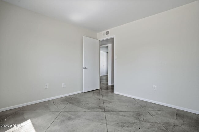Building Photo - 14231 N 37th Pl