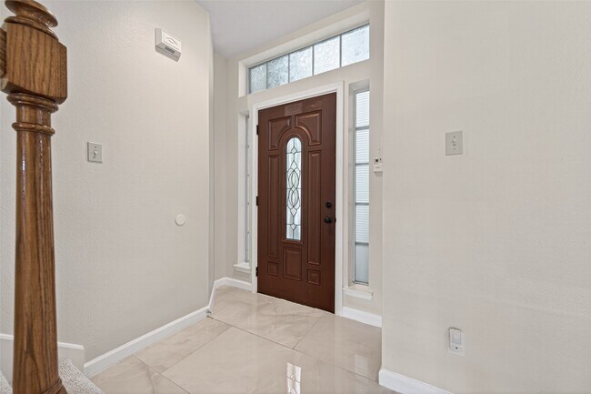 Building Photo - 6710 Creek Village Dr