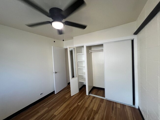 Building Photo - 2 Bed/1 Bath unit on Cleghorn St in Waikiki